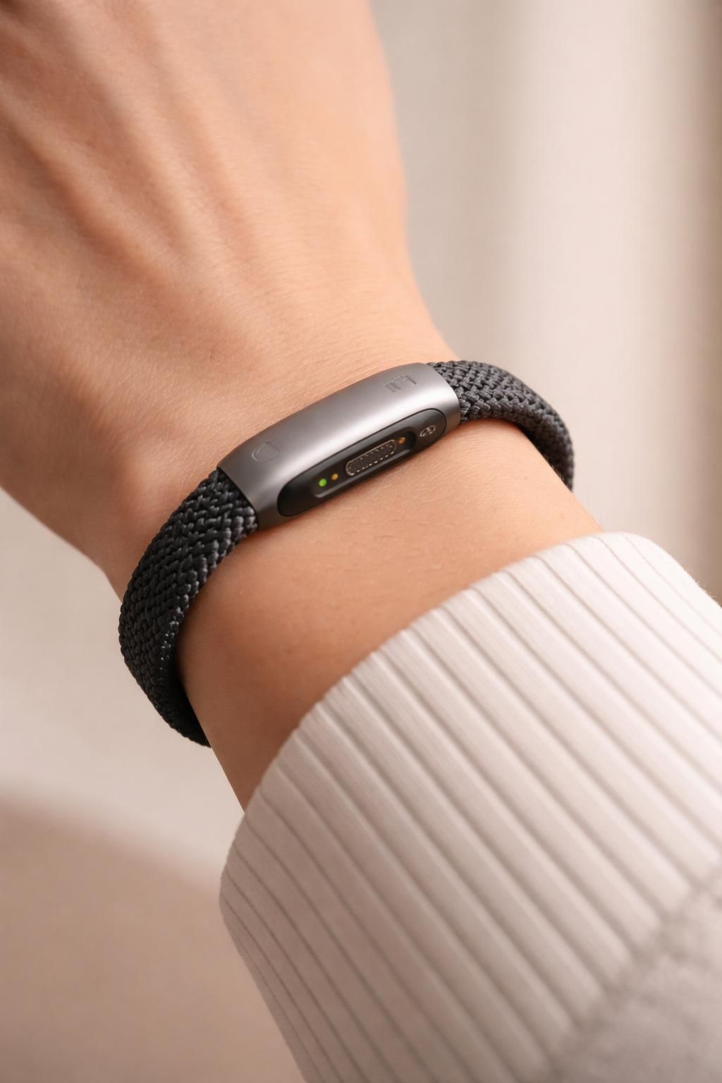 découvrez le fitbit air, l'innovation audacieuse de google alliant performance et discrétion pour un suivi de votre activité en toute légèreté.
